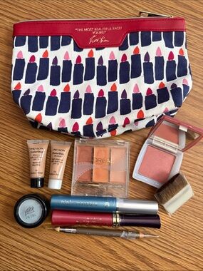 Estee Lauder Travel Pouch w Makeup Essentials Kit 9 piece